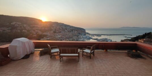 Porto S. Stefano moderno appartamento di ampia superficie con grande terrazza vista mare e posti auto