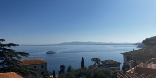 Porto S. Stefano ampio appartamento con bellissima vista mare con 2 posti auto e box