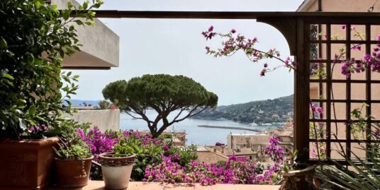 Porto S. Stefano appartamento in ottimo stato con bellissimo spazio esterno vista mare e posto auto