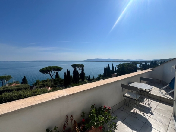 Porto S. Stefano – Località Pianone -attico  da sogno con vista sul mare, nel cuore dell’Argentario