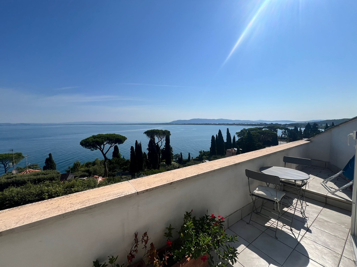 Porto S. Stefano – Località Pianone -attico  da sogno con vista sul mare, nel cuore dell’Argentario