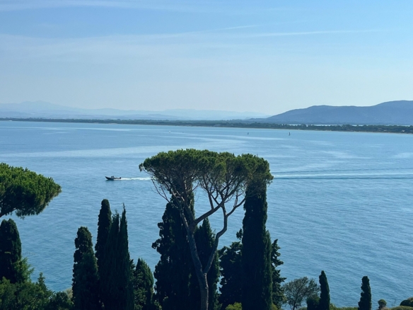 Porto S. Stefano – Località Pianone -attico  da sogno con vista sul mare, nel cuore dell’Argentario