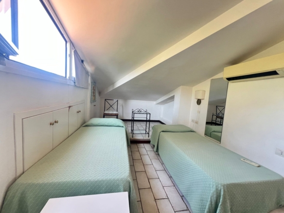 Porto S. Stefano – Località Pianone -attico  da sogno con vista sul mare, nel cuore dell’Argentario