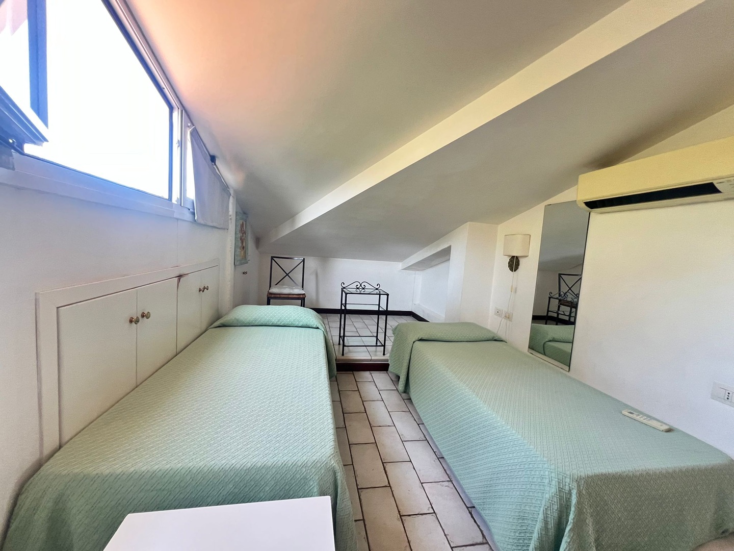 Porto S. Stefano – Località Pianone -attico  da sogno con vista sul mare, nel cuore dell’Argentario