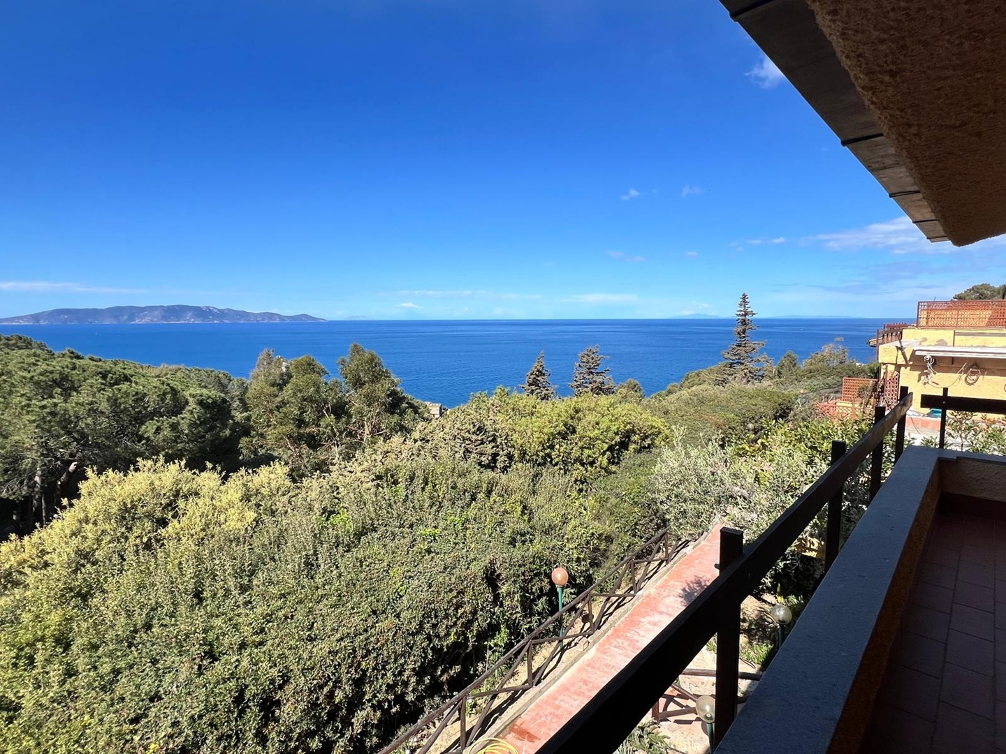 Consorzio di Cala Moresca appartamento indipendente con terrazzi vista mare dependance e posto auto