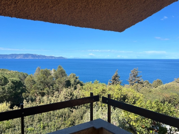 Consorzio di Cala Moresca appartamento indipendente con terrazzi vista mare dependance e posto auto