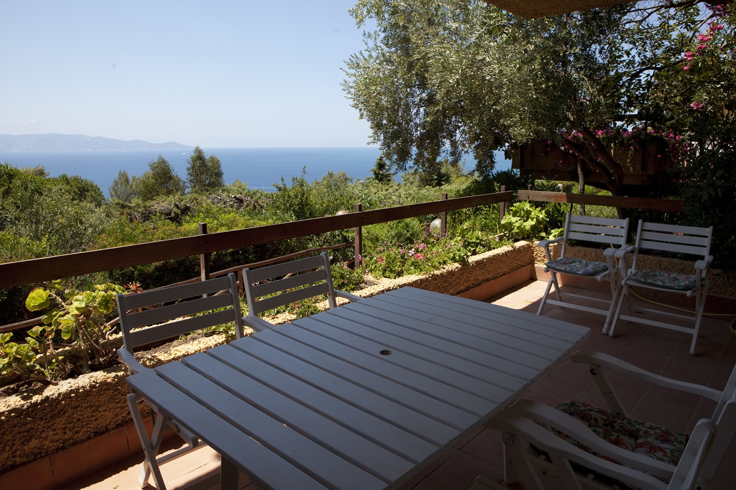 Consorzio di Cala Moresca appartamento indipendente con terrazzi vista mare dependance e posto auto