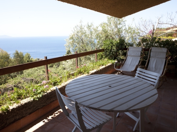 Consorzio di Cala Moresca appartamento indipendente con terrazzi vista mare dependance e posto auto