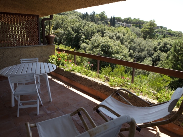 Consorzio di Cala Moresca appartamento indipendente con terrazzi vista mare dependance e posto auto
