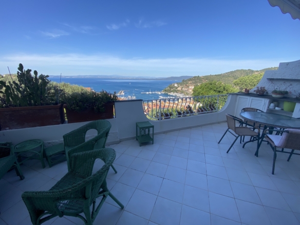 Porto S. Stefano Residence Le Rampe elegante appartamento con terrazza vista mare e posto auto