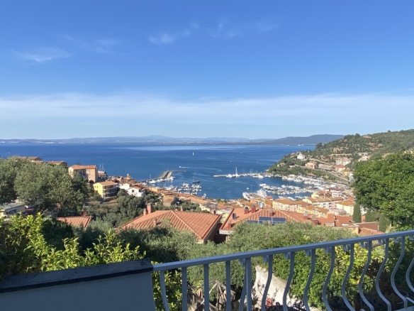 Porto S. Stefano Residence Le Rampe elegante appartamento con terrazza vista mare e posto auto