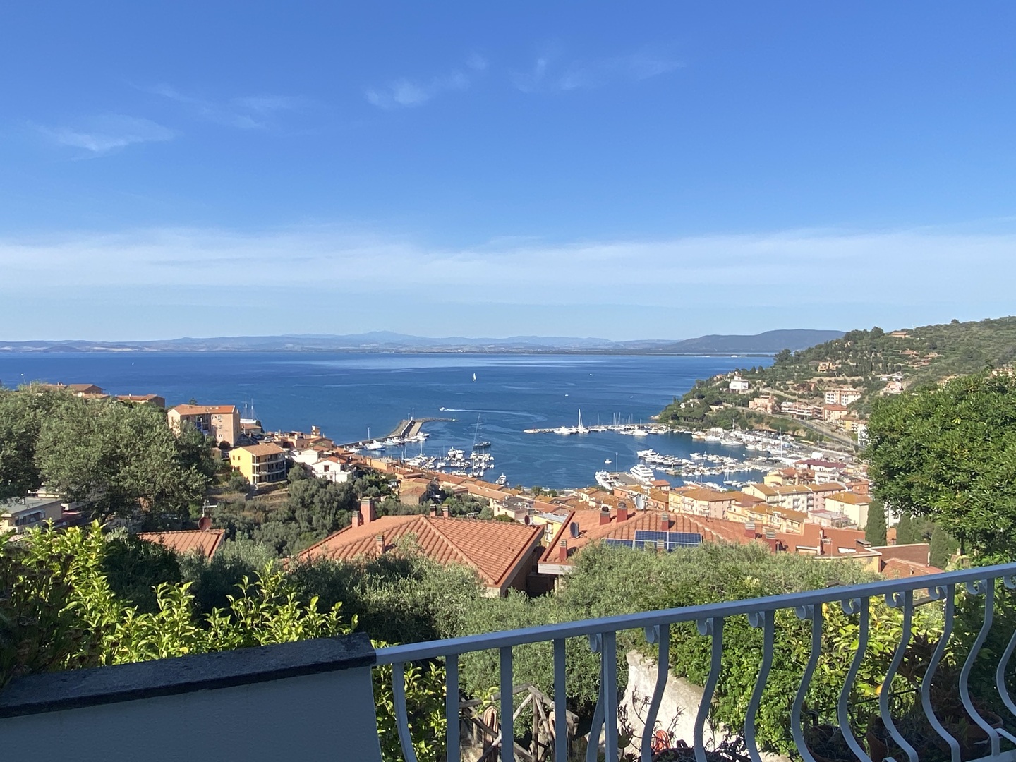 Porto S. Stefano Residence Le Rampe elegante appartamento con terrazza vista mare e posto auto