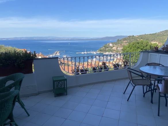 Porto S. Stefano Residence Le Rampe elegante appartamento con terrazza vista mare e posto auto