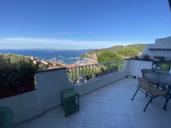 Porto S. Stefano Residence Le Rampe elegante appartamento con terrazza vista mare e posto auto