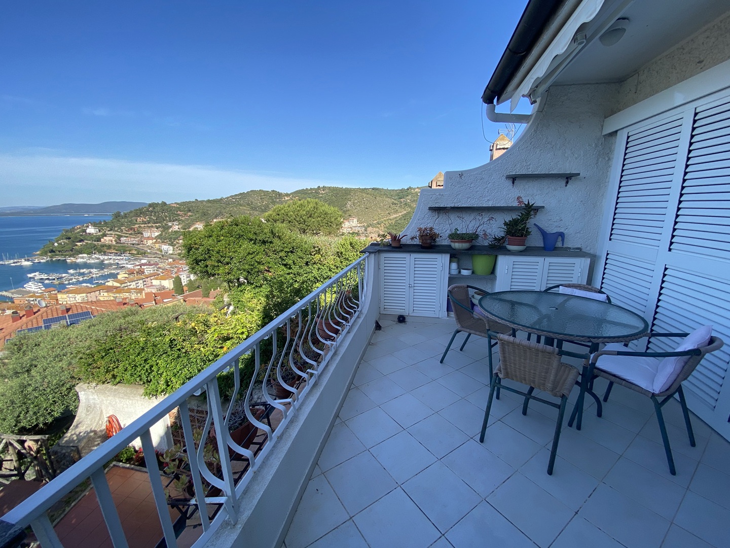 Porto S. Stefano Residence Le Rampe elegante appartamento con terrazza vista mare e posto auto