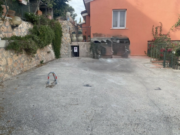 Porto S. Stefano Strada del Sole vendesi posto auto