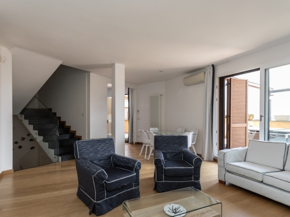 Porto S. Stefano- Via della Grotta – Appartamento su tre livelli con terrazzo vista mare