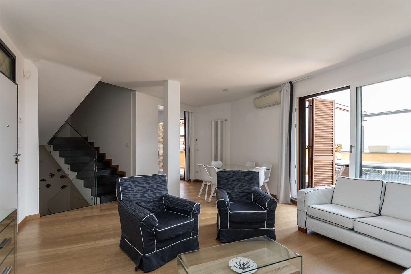 Porto S. Stefano- Via della Grotta – Appartamento su tre livelli con terrazzo vista mare