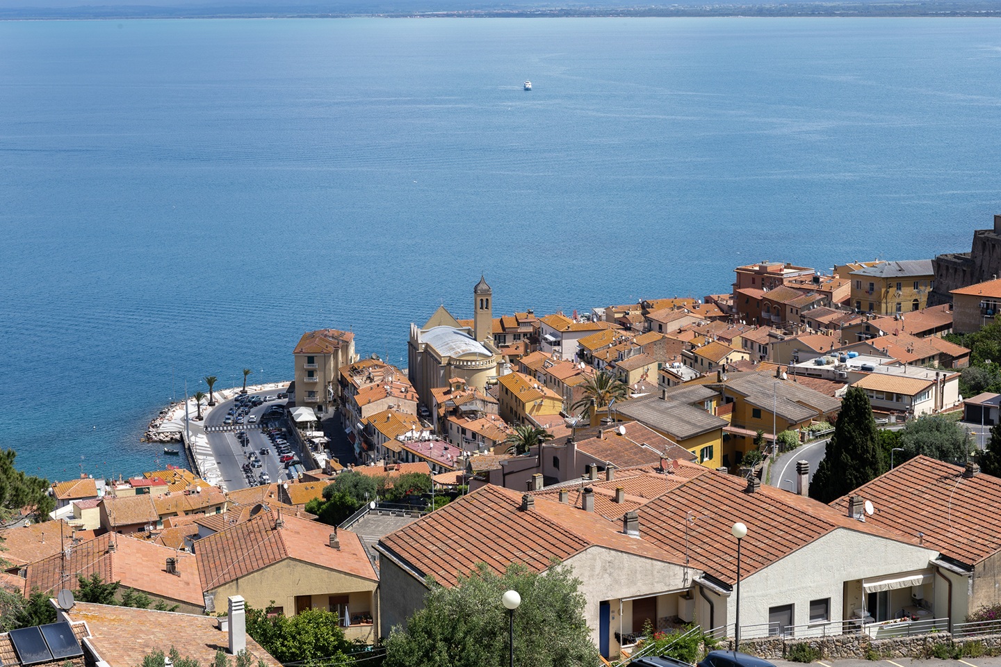 Porto S. Stefano- Via della Grotta – Appartamento su tre livelli con terrazzo vista mare