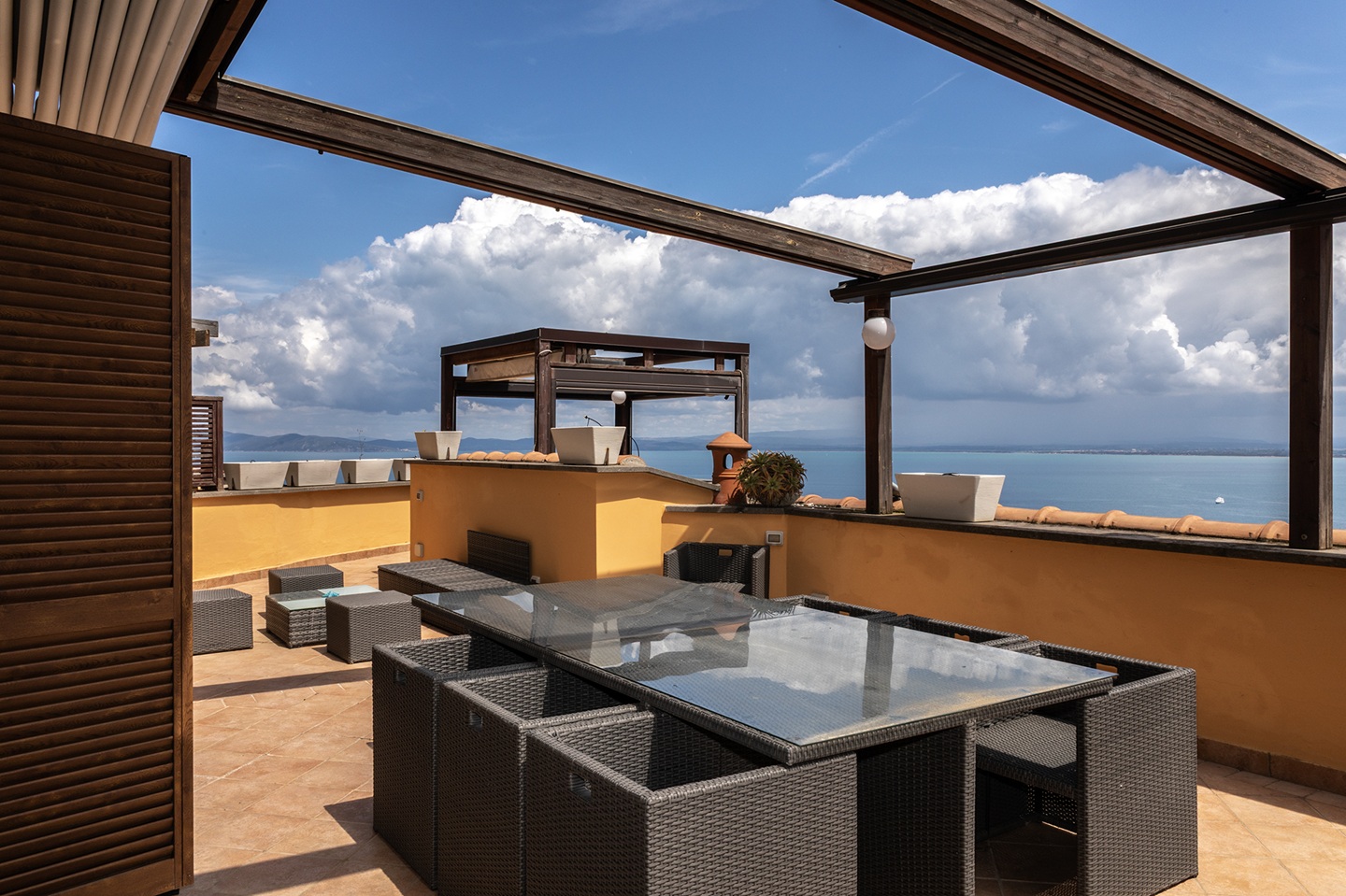 Porto S. Stefano- Via della Grotta – Appartamento su tre livelli con terrazzo vista mare