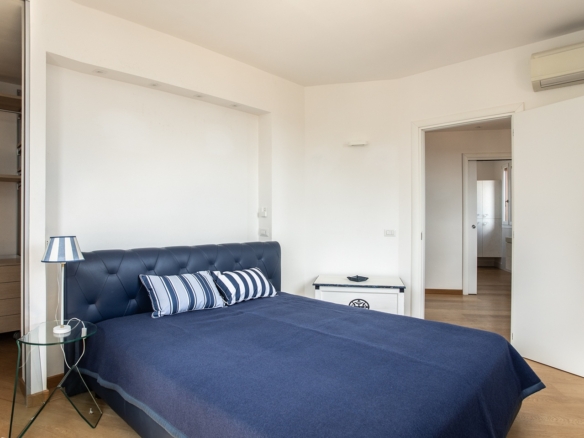 Porto S. Stefano- Via della Grotta – Appartamento su tre livelli con terrazzo vista mare