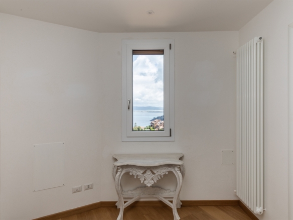 Porto S. Stefano- Via della Grotta – Appartamento su tre livelli con terrazzo vista mare