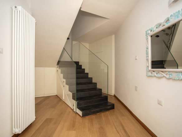 Porto S. Stefano- Via della Grotta – Appartamento su tre livelli con terrazzo vista mare