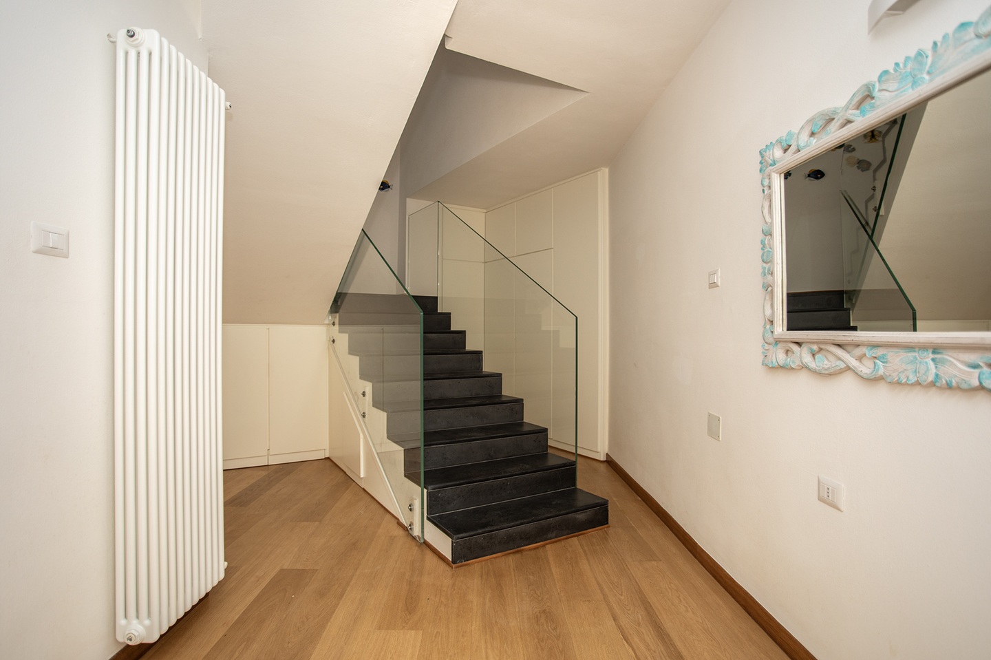 Porto S. Stefano- Via della Grotta – Appartamento su tre livelli con terrazzo vista mare