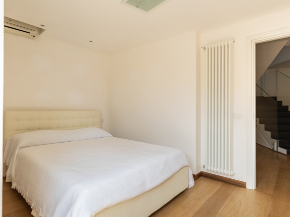 Porto S. Stefano- Via della Grotta – Appartamento su tre livelli con terrazzo vista mare