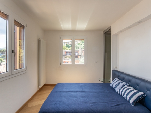 Porto S. Stefano- Via della Grotta – Appartamento su tre livelli con terrazzo vista mare