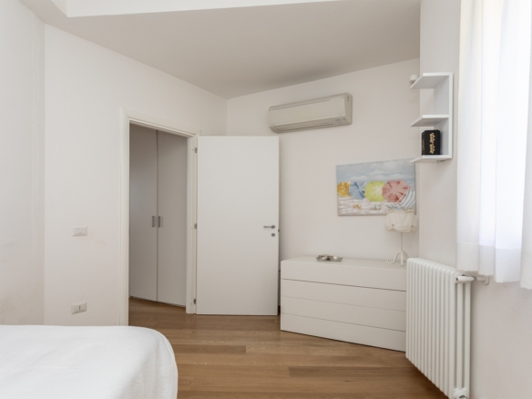 Porto S. Stefano- Via della Grotta – Appartamento su tre livelli con terrazzo vista mare