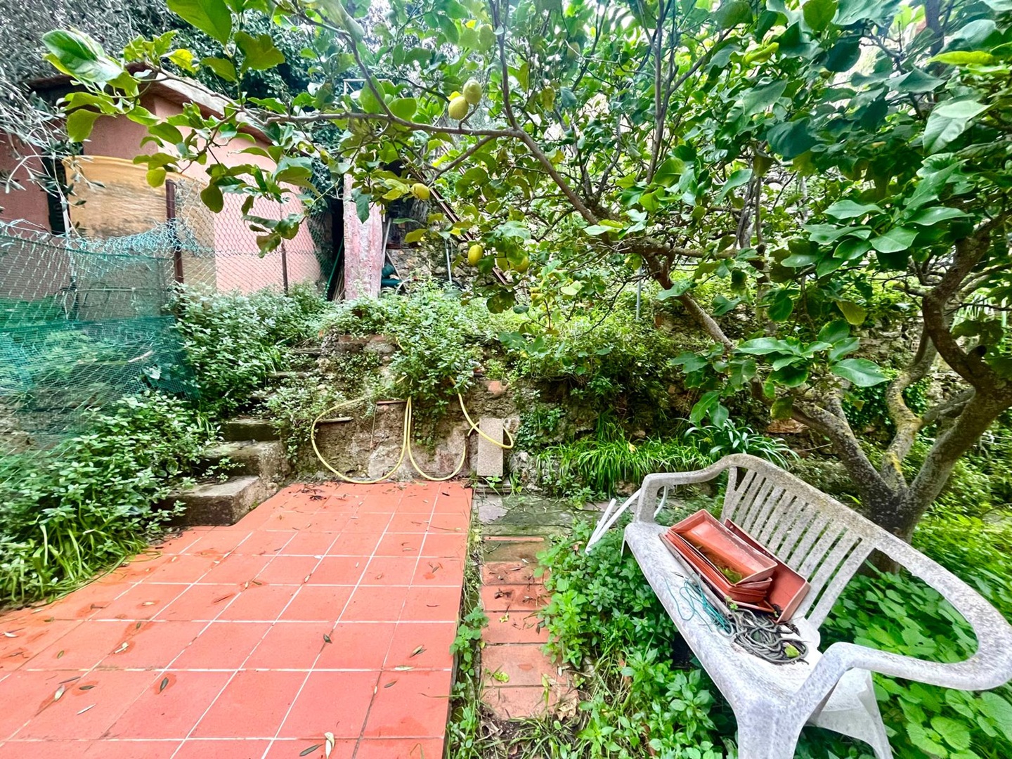 Porto S. Stefano – appartamento in centro di ampia metratura con giardino e vista mare