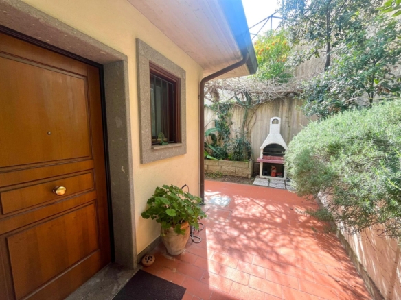 Porto S. Stefano – immobile con terrazzo abitabile, giardino e box auto