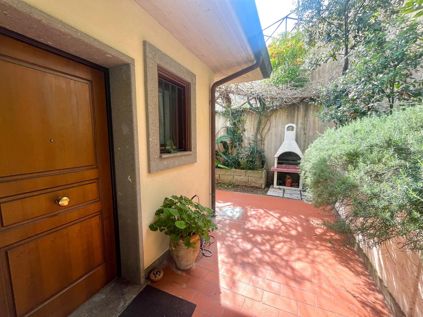 Porto S. Stefano – immobile con terrazzo abitabile, giardino e box auto
