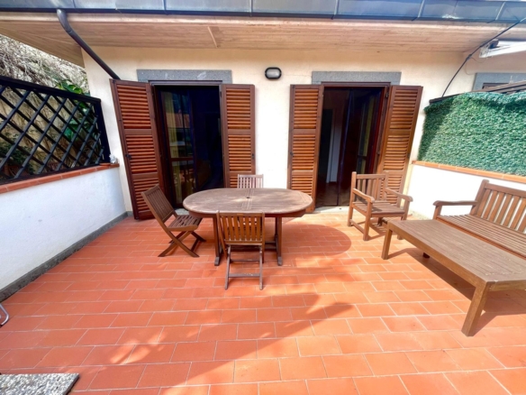 Porto S. Stefano – immobile con terrazzo abitabile, giardino e box auto