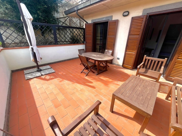 Porto S. Stefano – immobile con terrazzo abitabile, giardino e box auto