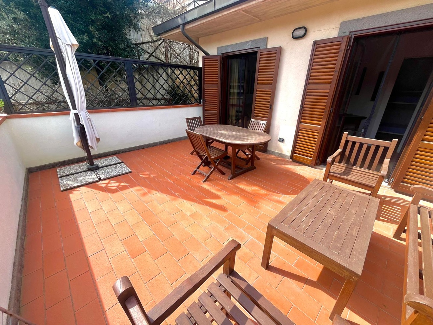 Porto S. Stefano – immobile con terrazzo abitabile, giardino e box auto