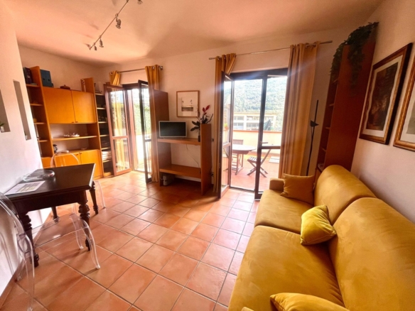 Porto S. Stefano – immobile con terrazzo abitabile, giardino e box auto