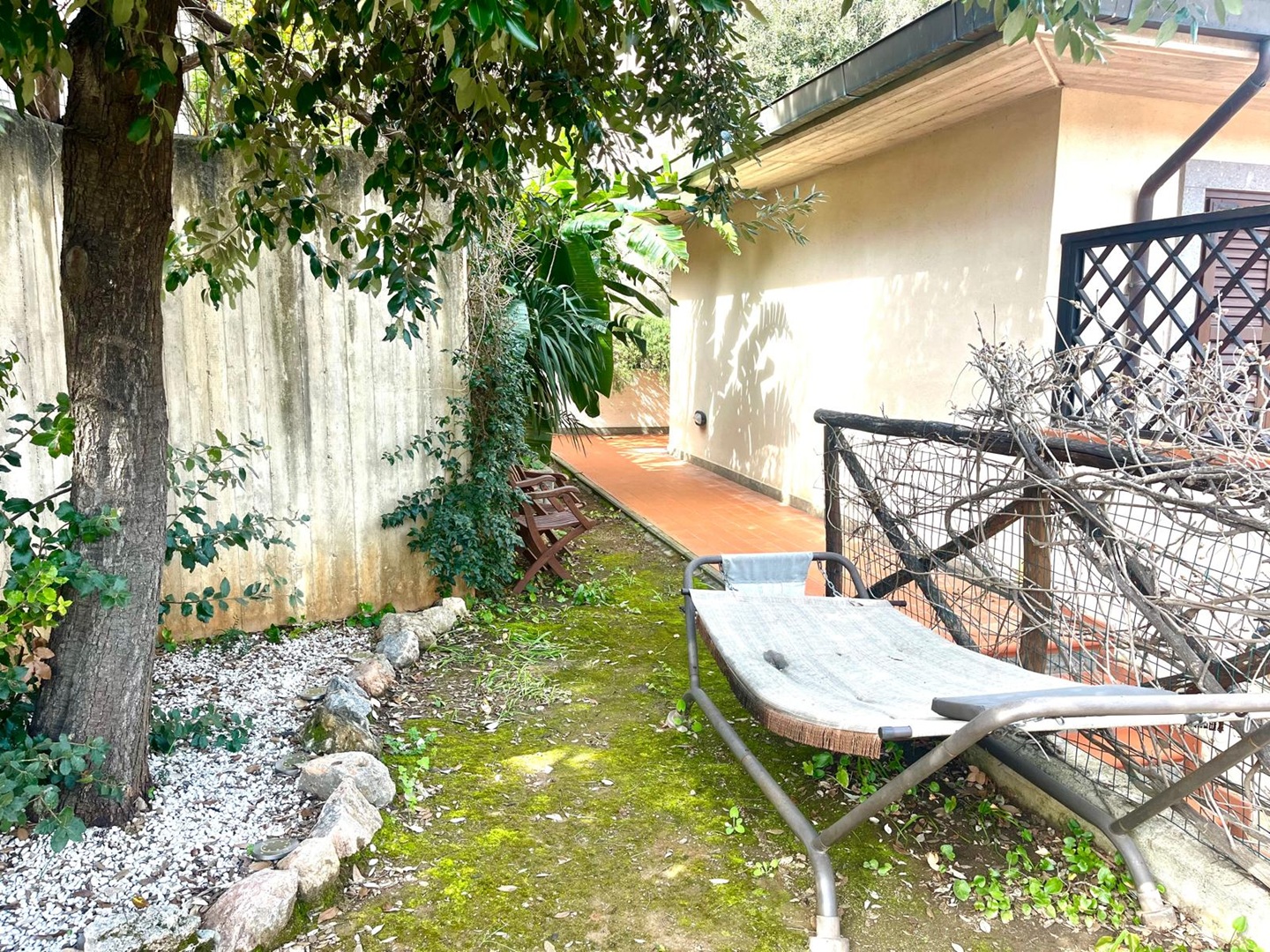 Porto S. Stefano – immobile con terrazzo abitabile, giardino e box auto