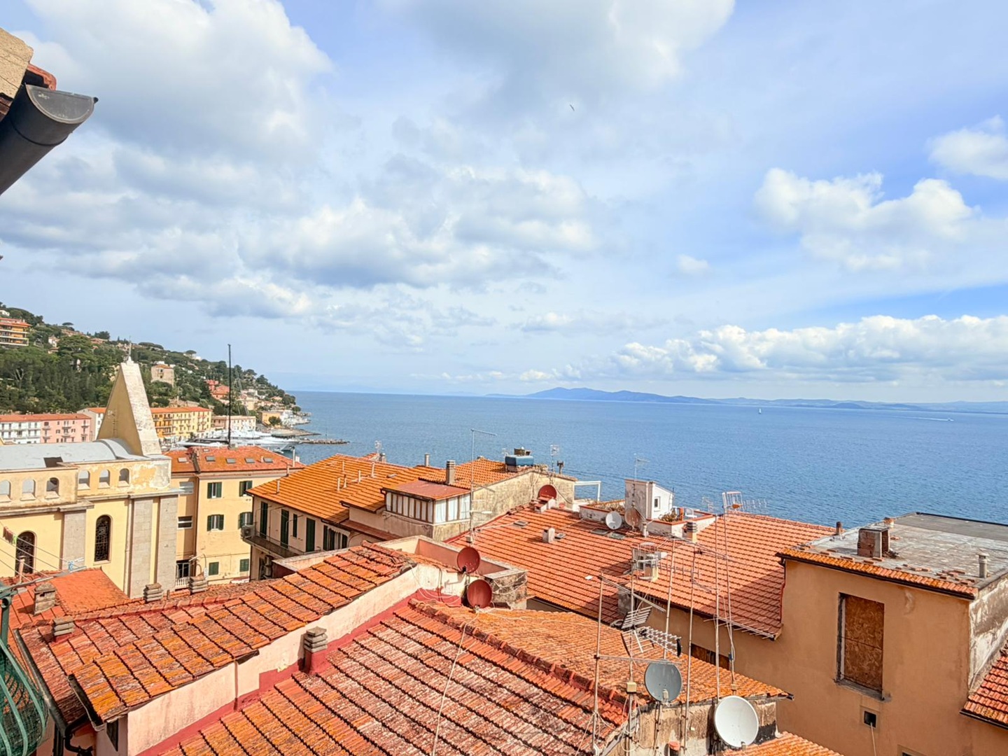 Porto Santo Stefano – Attico in centro storico con sottotetto