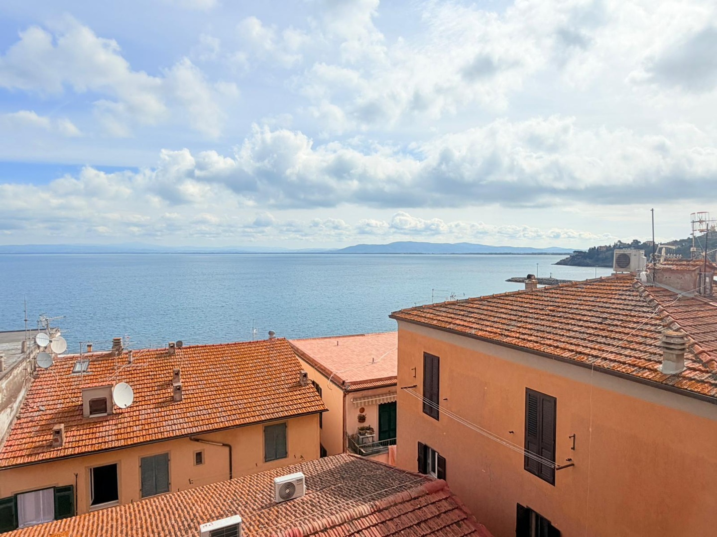 Porto Santo Stefano – Attico in centro storico con sottotetto