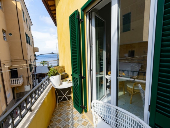 Porto Santo Stefano – Eleganza contemporanea e vista mare nel cuore del paese