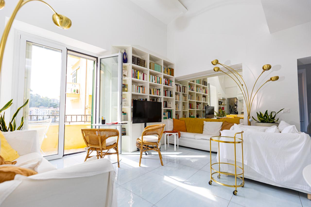 Porto Santo Stefano – Eleganza contemporanea e vista mare nel cuore del paese