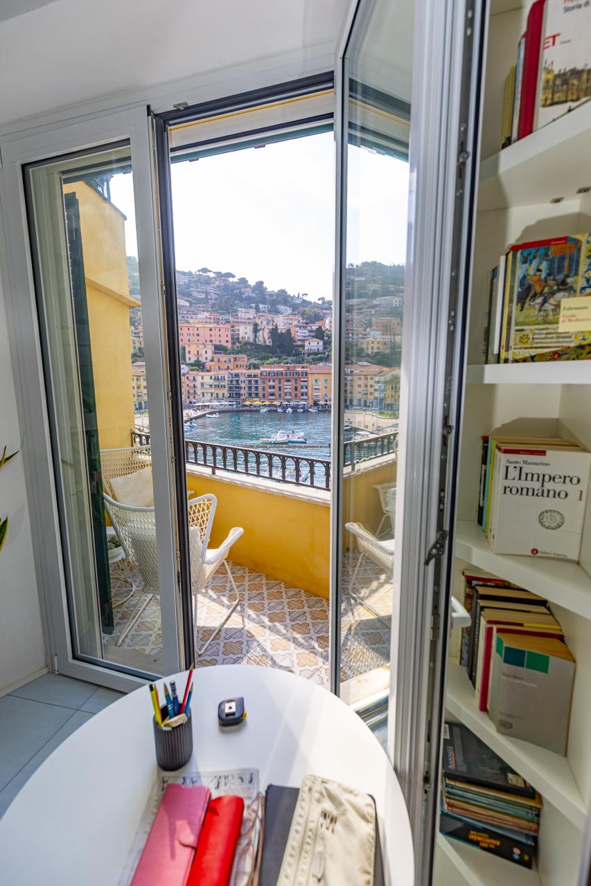 Porto Santo Stefano – Eleganza contemporanea e vista mare nel cuore del paese