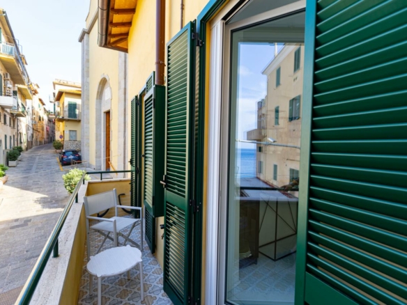 Porto Santo Stefano – Eleganza contemporanea e vista mare nel cuore del paese