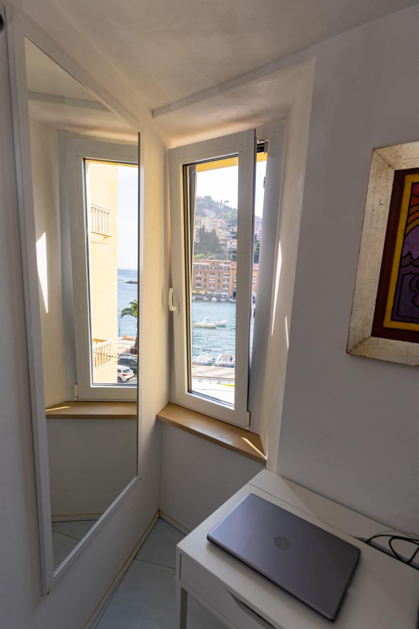 Porto Santo Stefano – Eleganza contemporanea e vista mare nel cuore del paese