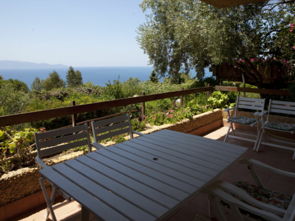 Consorzio di Cala Moresca appartamento indipendente con terrazzi vista mare dependance e posto auto