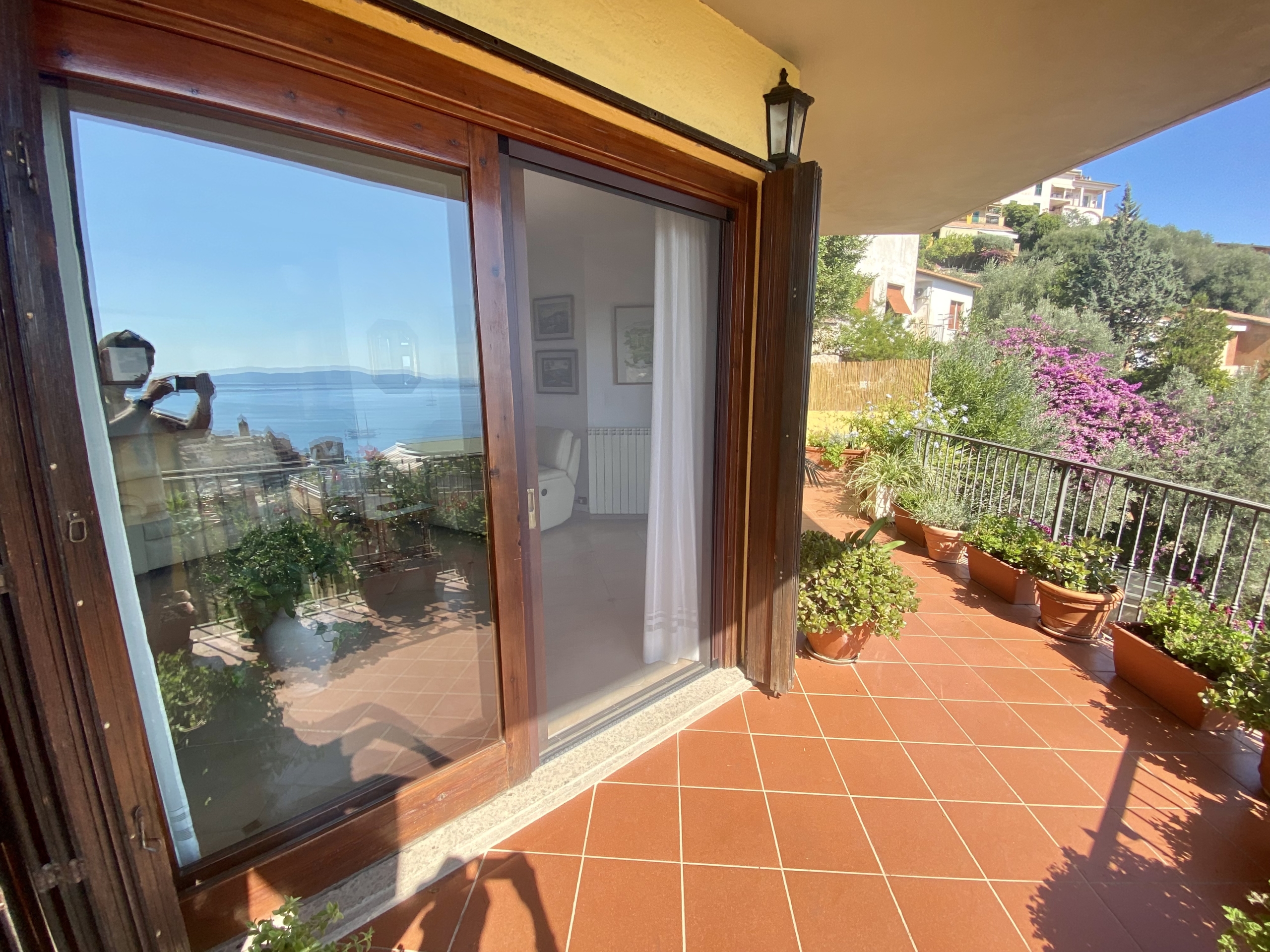 Porto S. Stefano appartamento con grande terrazza vista mare e posto auto