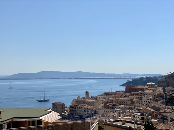 Porto S. Stefano appartamento con grande terrazza vista mare e posto auto