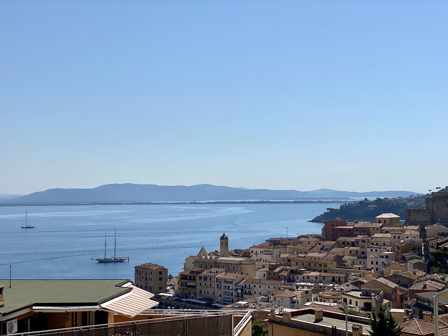 Porto S. Stefano appartamento con grande terrazza vista mare e posto auto